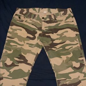 (Camouflage) True Religion